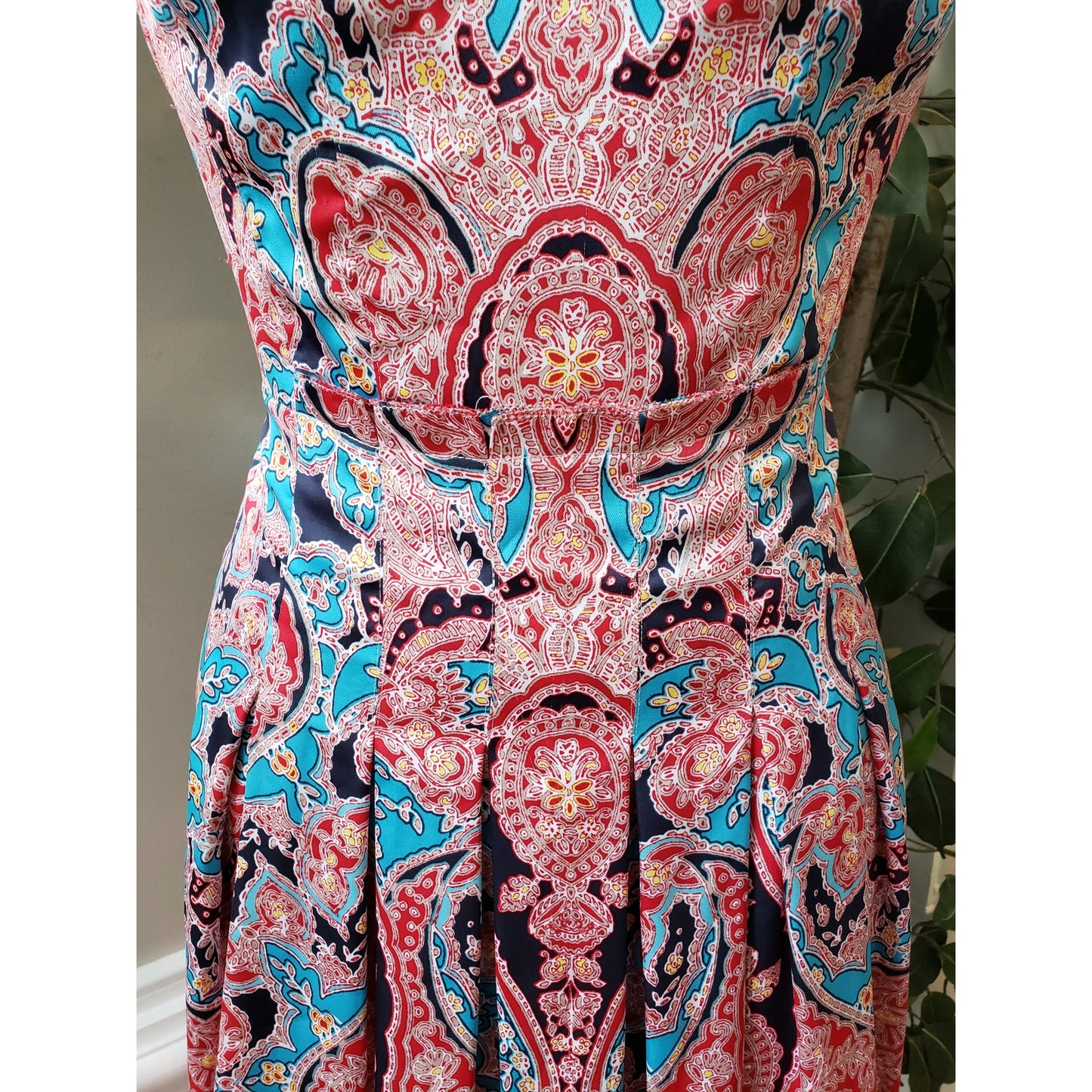 Jones New York Fit & Flare Dress Women 4 Multi Paisley Pleated Sleeveless V-Neck