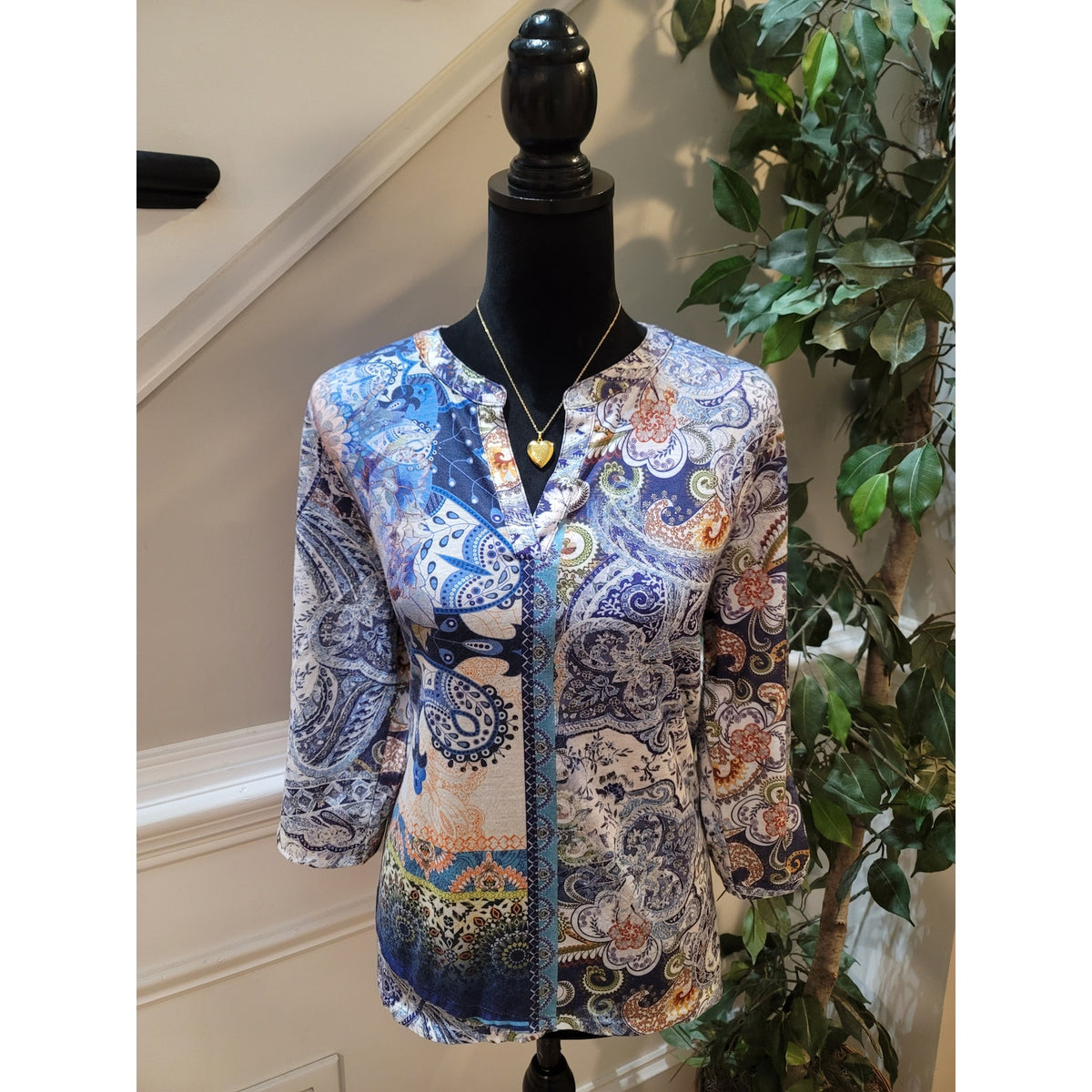 Chico’s Blouse Top Women's Size 1M Multicolor Paisley Split V-Neck 3/4 Sleeves