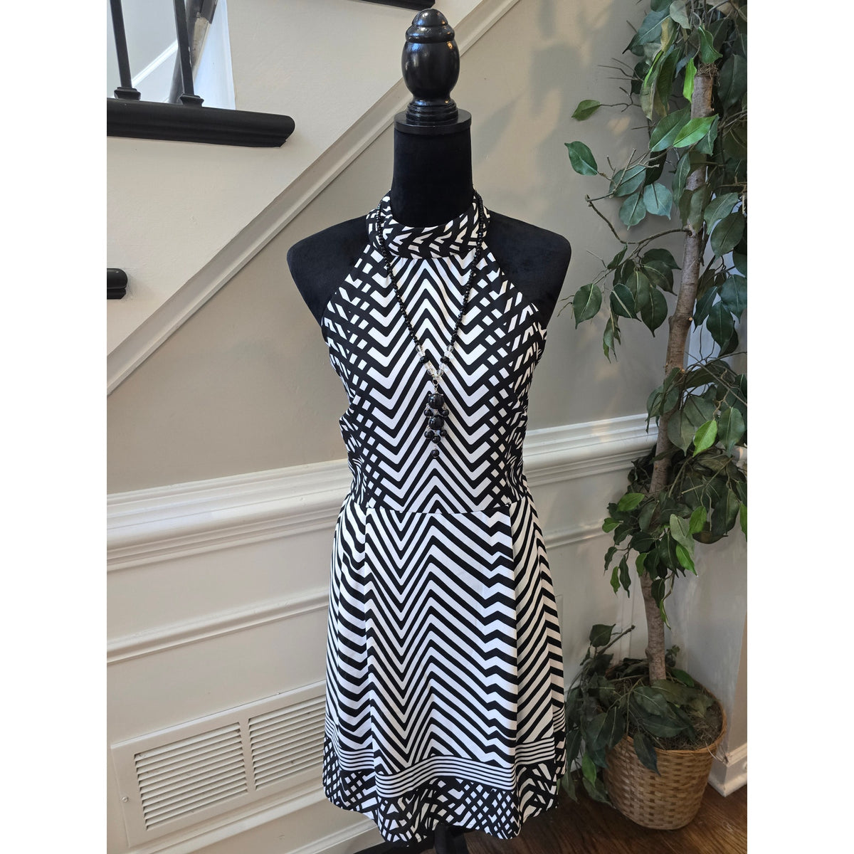 Bisou Bisou A-Line Dress Women SZ 16 White/Black Chevron Halter Neck Back Zipper