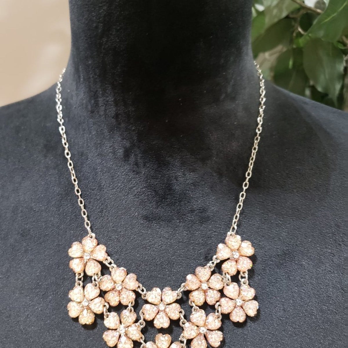Chicos Womens Fashion Rhinestone Floral Statement Bib Necklace w/ Lobster Clasp