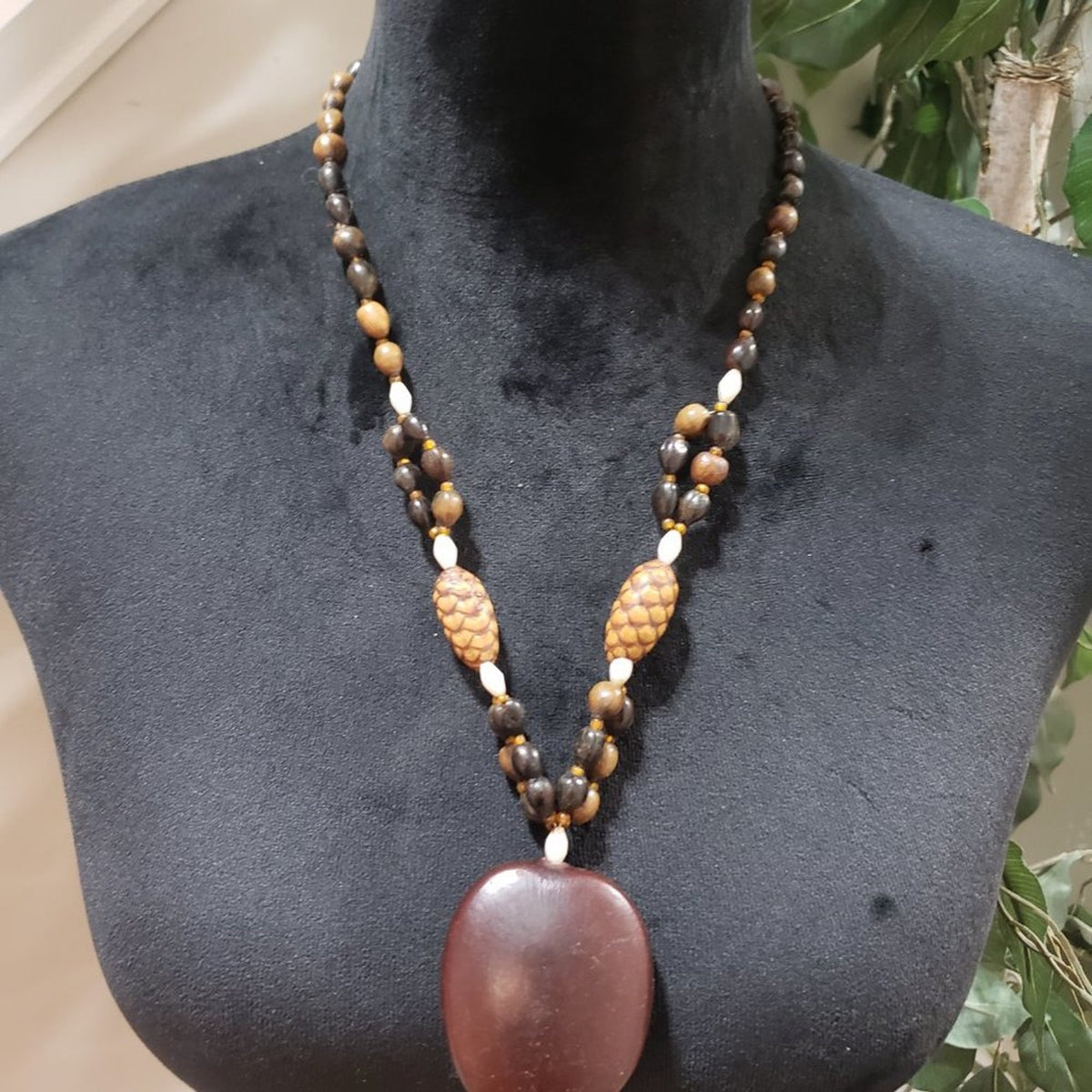 Womens Fashion Black Beads Brown Pendant Collar Necklace