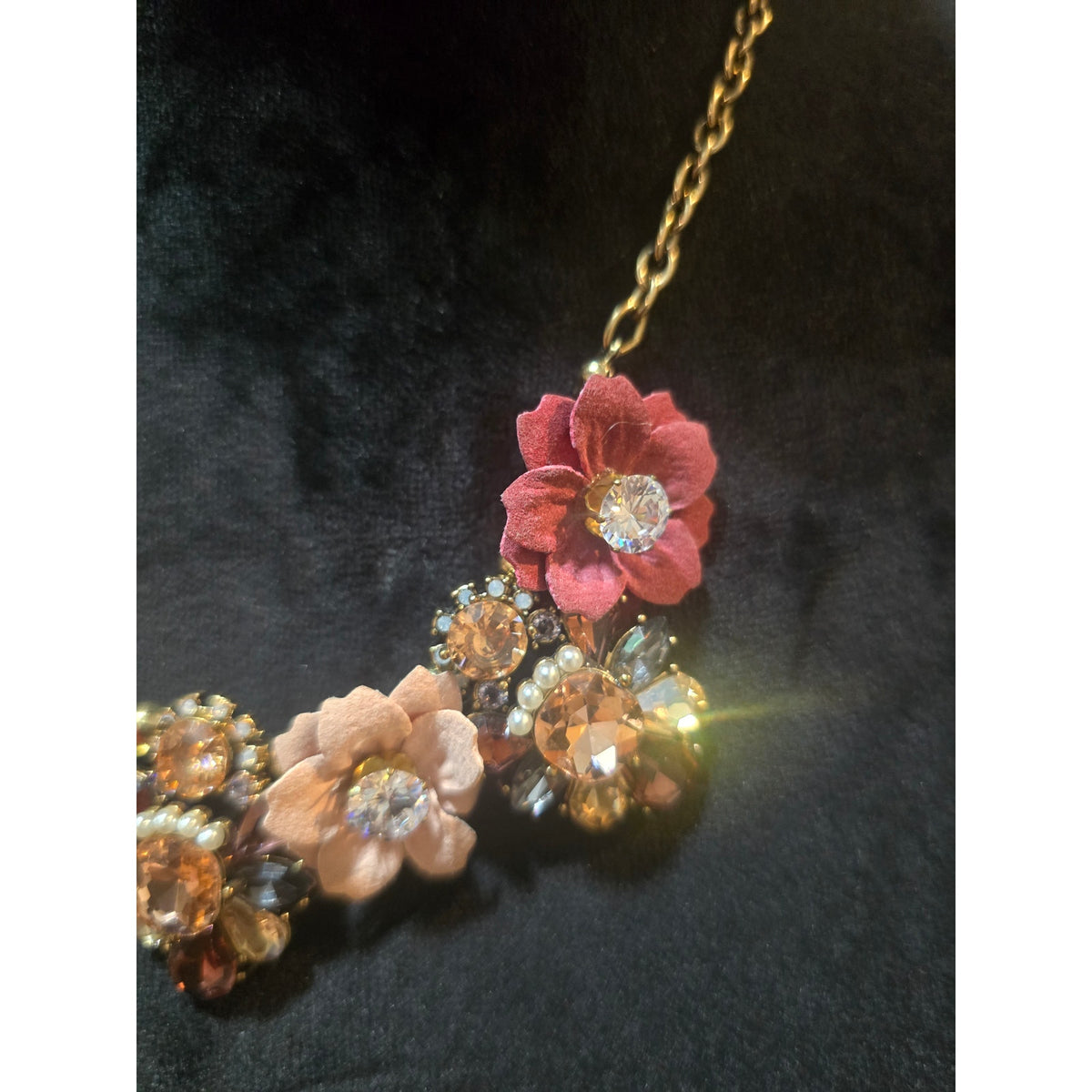 Women's Multicolor Flowers Necklace With Round Pendant and Lobster Claw Clasp