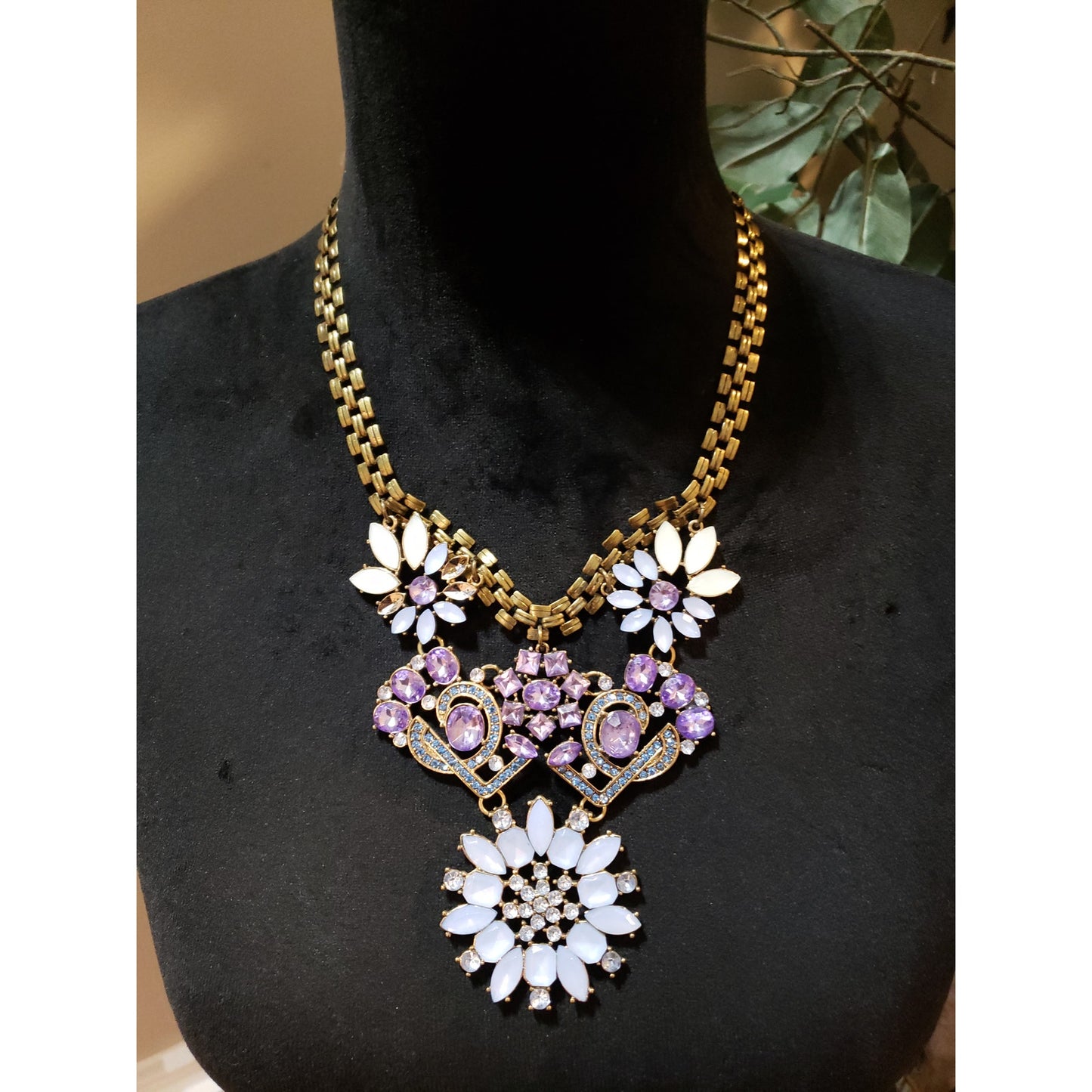 Women Multi Rhinestone Resin Carving Prong Set Flower Statement Necklace Jewelry