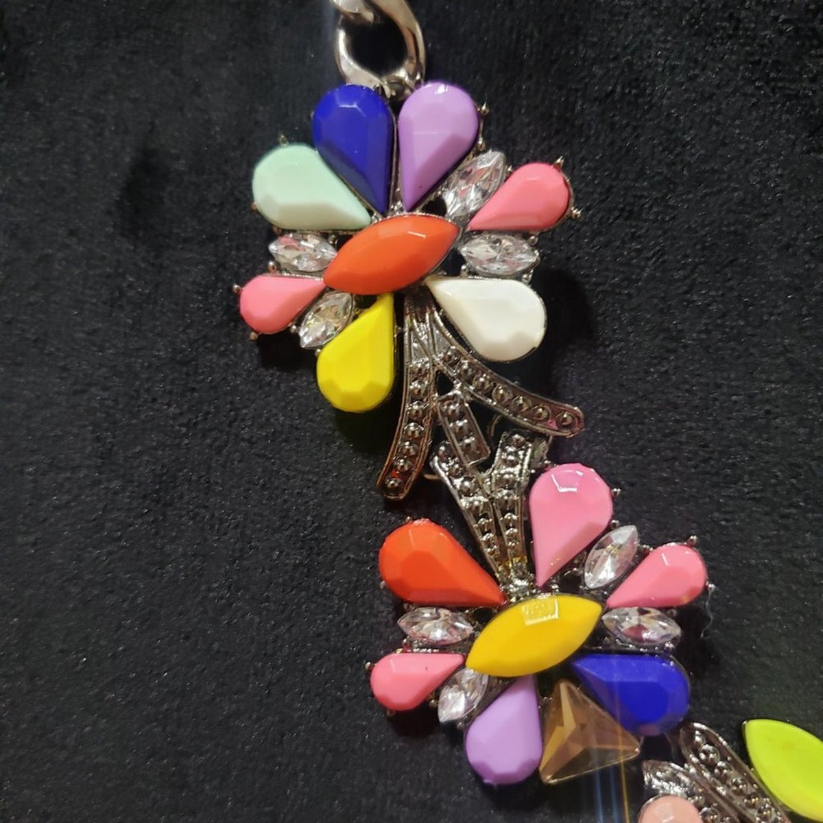 Women Fashion Multi Pearl Flower Howllow Design Charm Bib Chain Necklace Lobster