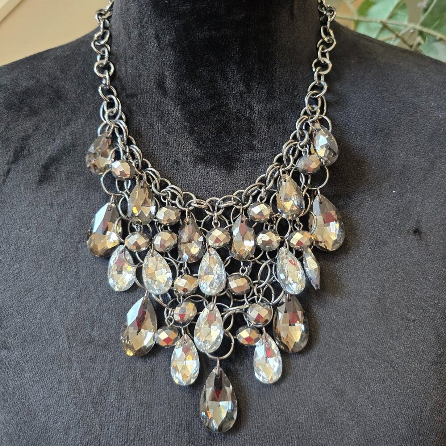 Women Silver Tone Chain Clear Teardrop Crystal Charm Necklace with Lobster Clasp