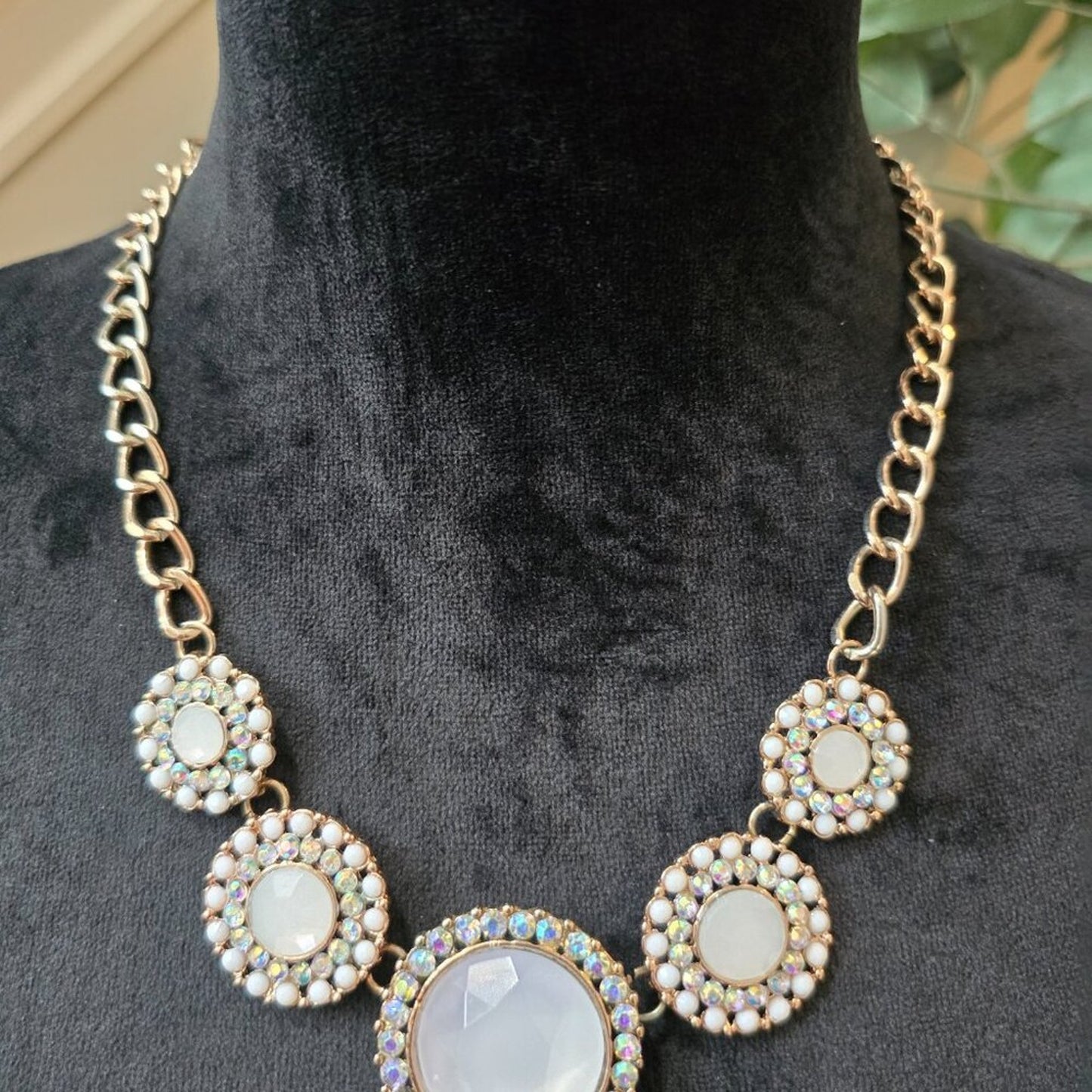 Womens Gold Tone White Flowy Acrylic Stone Borealis Rhinestone Necklace Jewelry