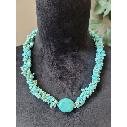 Women's Turquoise Necklace Bracelet And Earrings Jewelry Set With Beaded Design