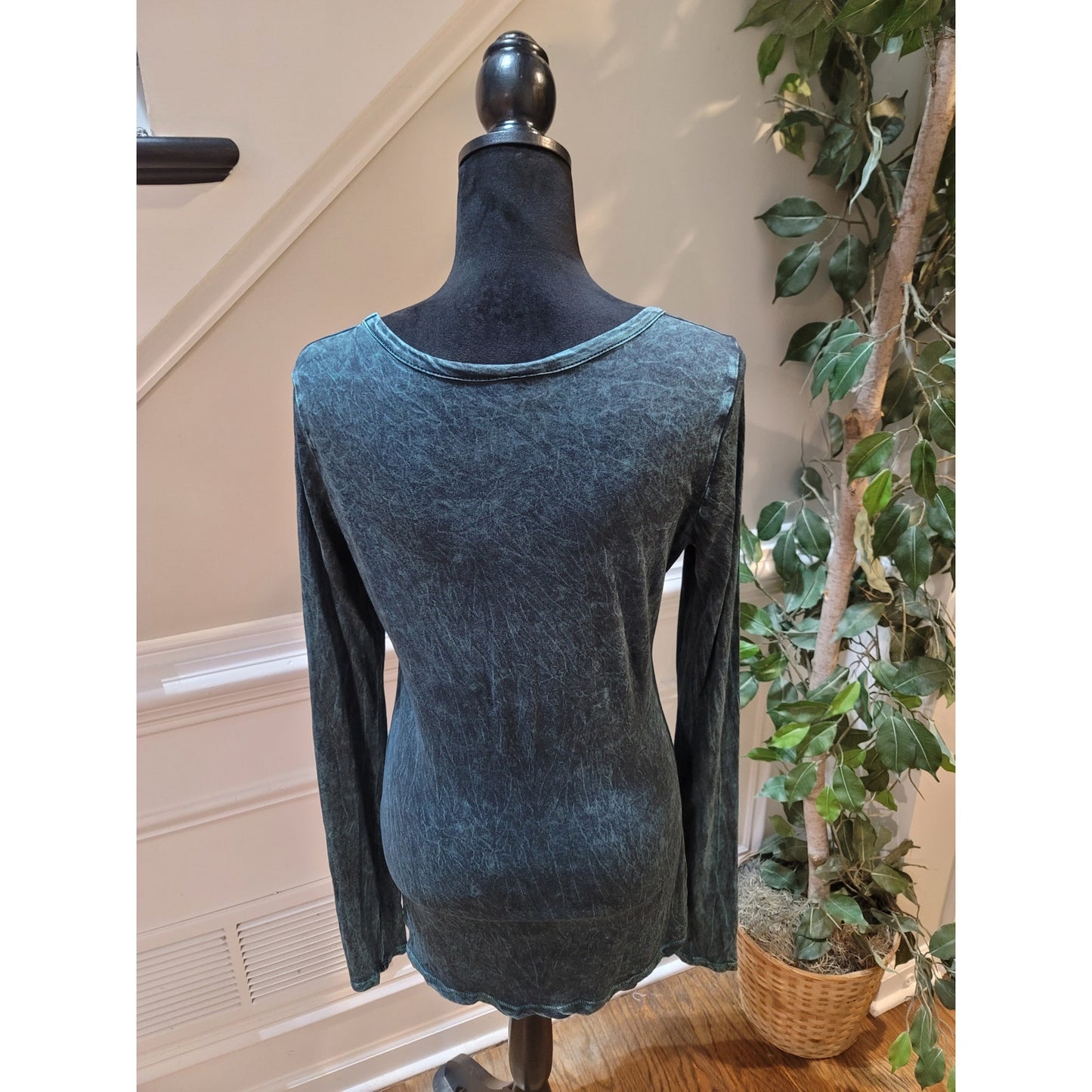 Daytrip Women’s Medium Blue Rebel Nation Graphic Long Sleeve Burnout Tee Shirt