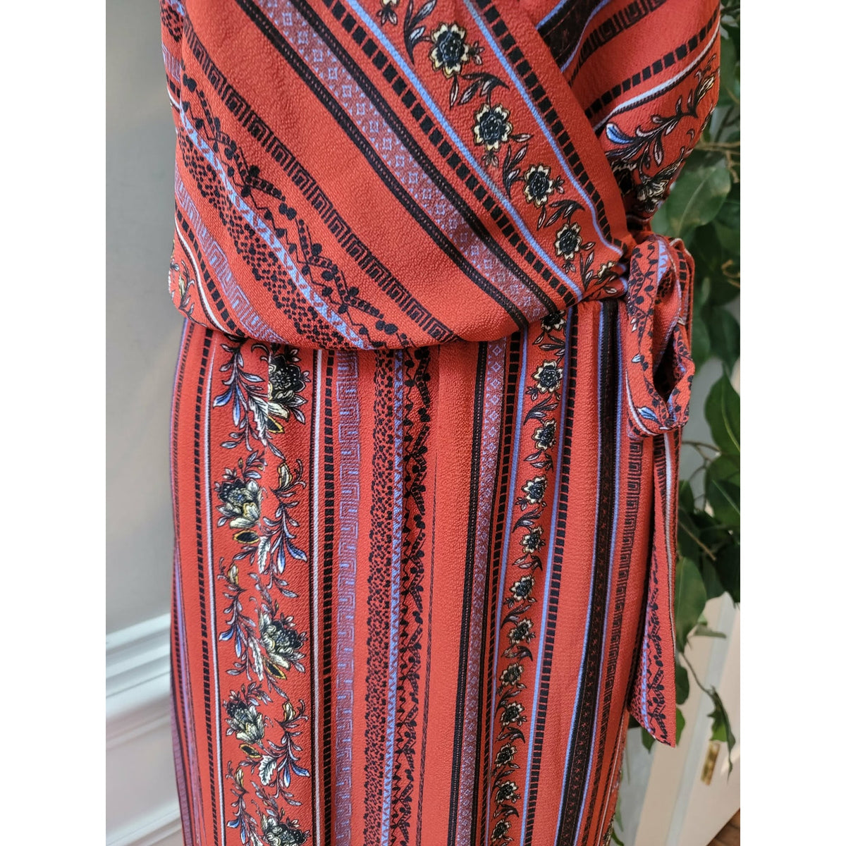 Scobe Maxi Dress Women's Size Medium Multicolor Polyester V Neck Sleeveless