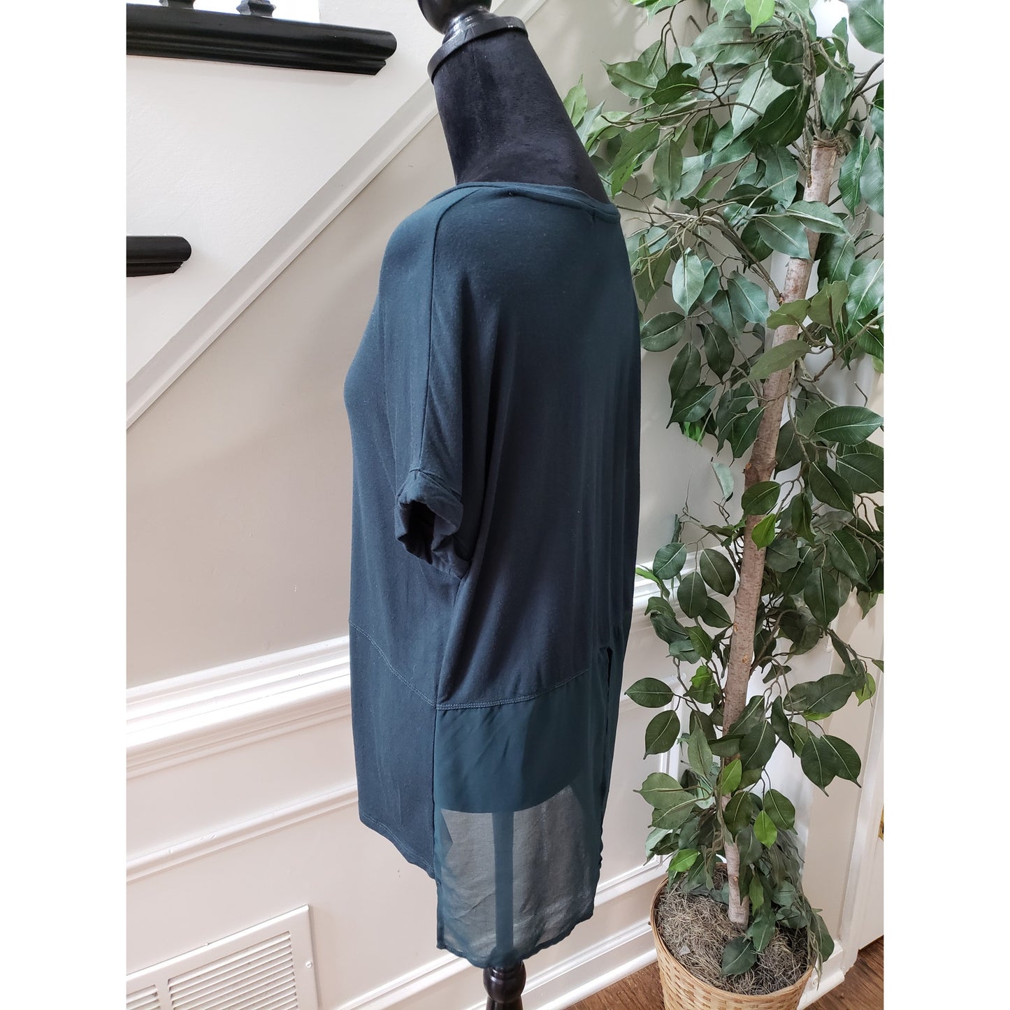 Black Tap Top Blouse Women's Size Medium Black Solid Casual Short Sleeve V-Neck