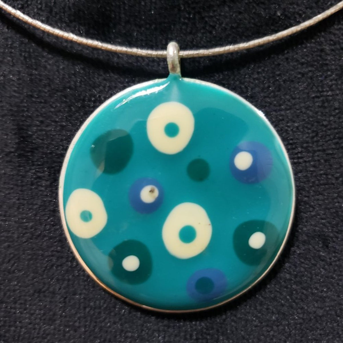 Women Fashion Turquoise Charm Round Speckled Pendant Necklace with Lobster Clasp