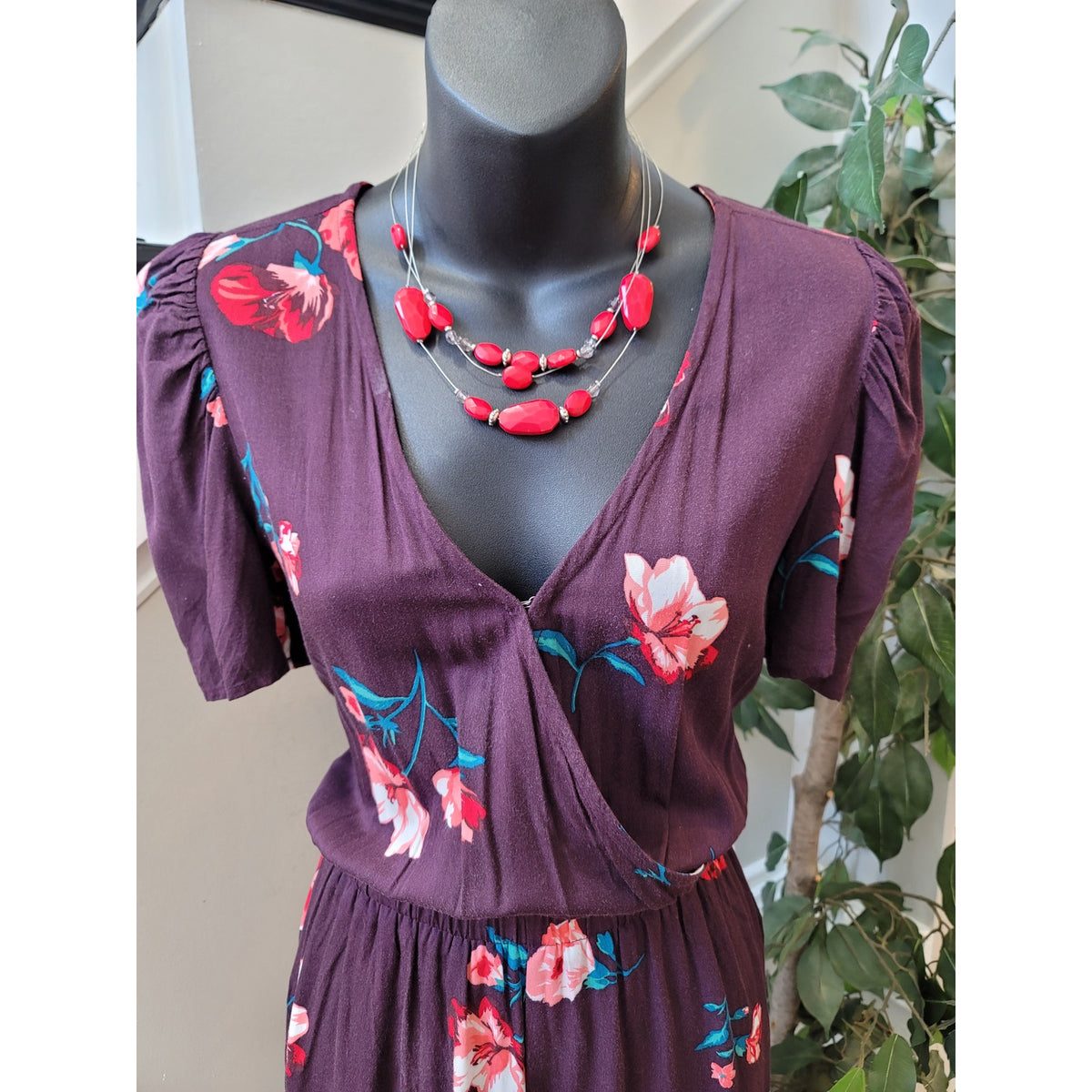 Old Navy Floral Wrap Jumpsuit Women's Size Small Burgundy Short Sleeves V Neck