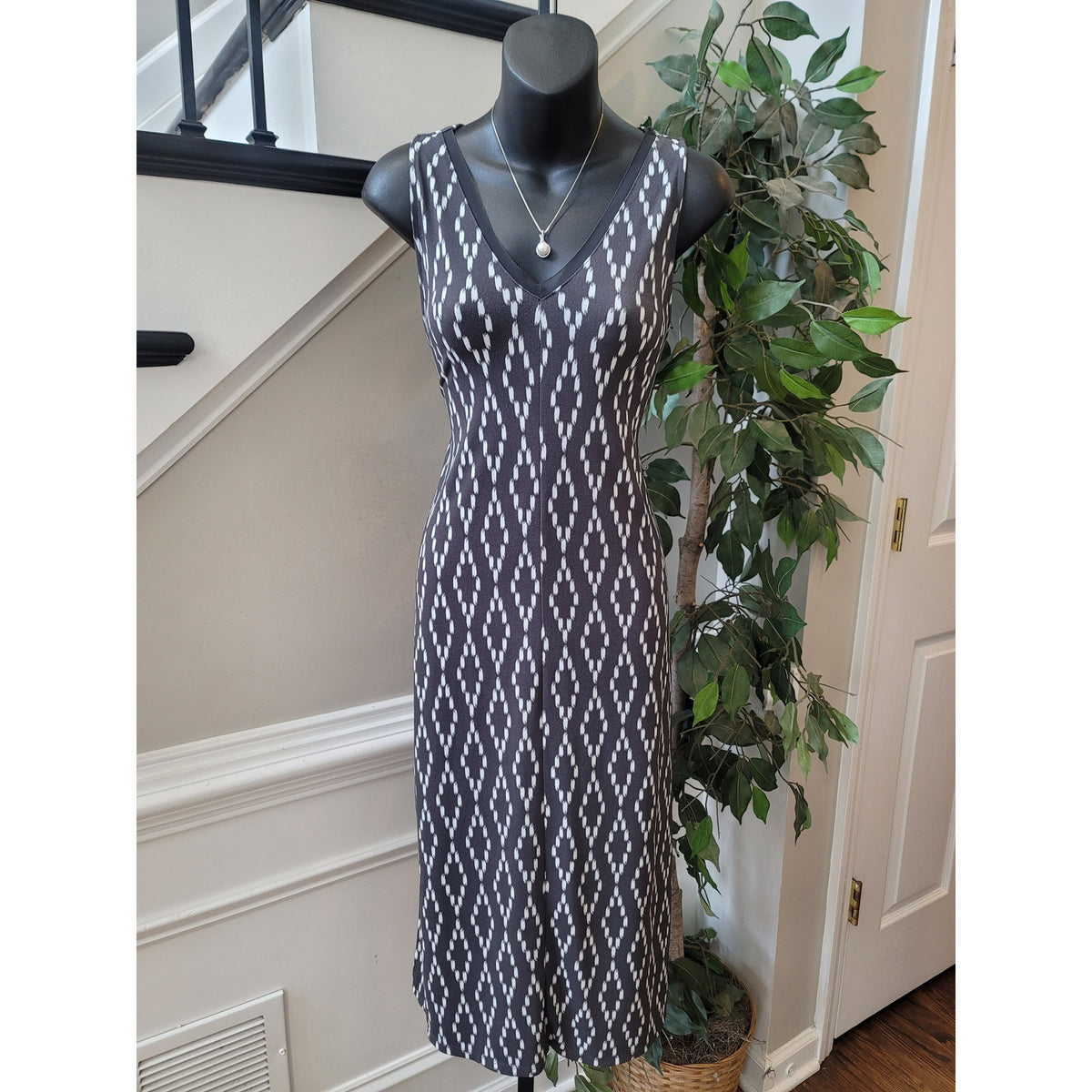 Banana Republic Midi Tank Dress Womens Small Black White Geometric V-Neck Casual