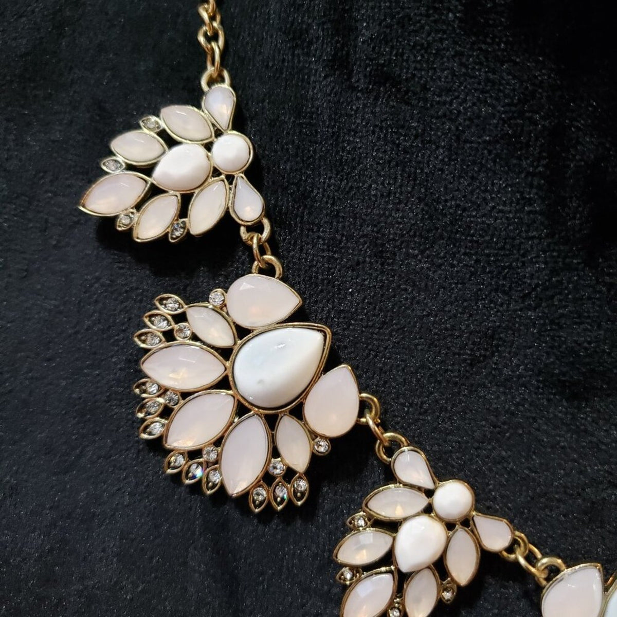 Icing Womens Beige Clear Pearl Crystal Necklace Jewelry with Lobster Clasp