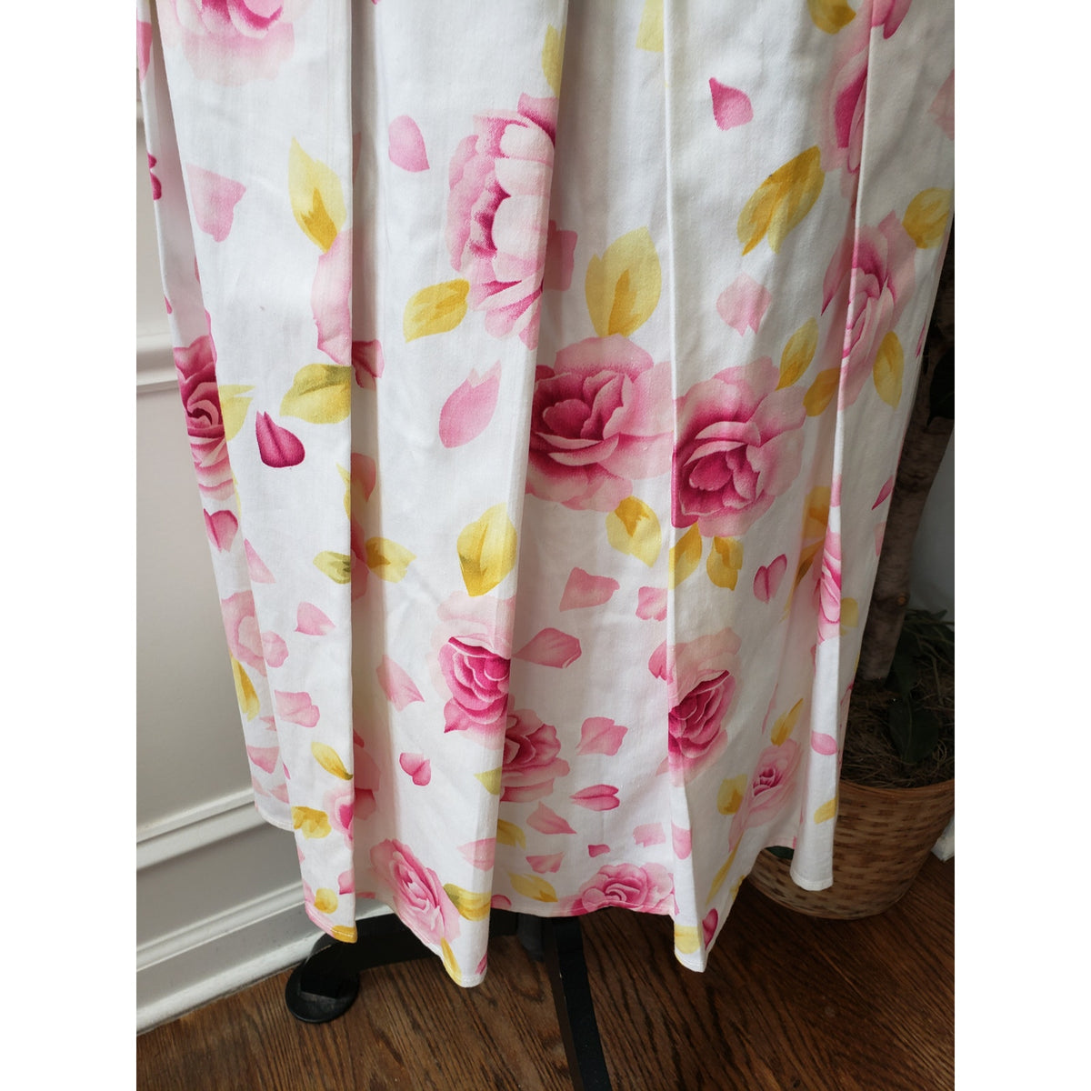 R&K Flared Dress Womens Size 18 White Floral Zip Back Pleated Skirt Heart Neck