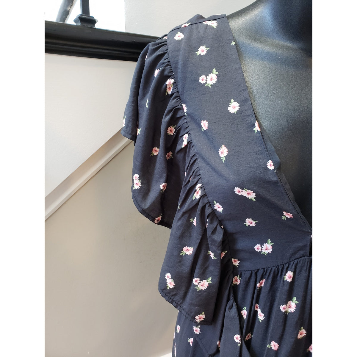 Forever 21 Long Maxi Dress Women's S Black Floral Butterfly Sleeve Plunge V Neck
