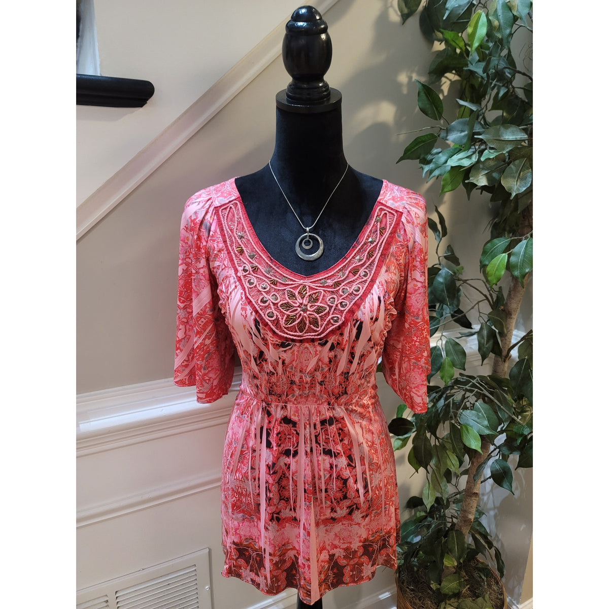 One World Blouse Top Women's Large Pink Floral Smocked Flutter Sleeve Scoop Neck
