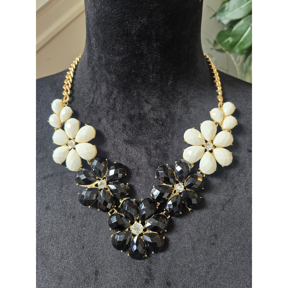 Black White Floral Flower Crystal Rhinestone Gold Tone Bib Necklace