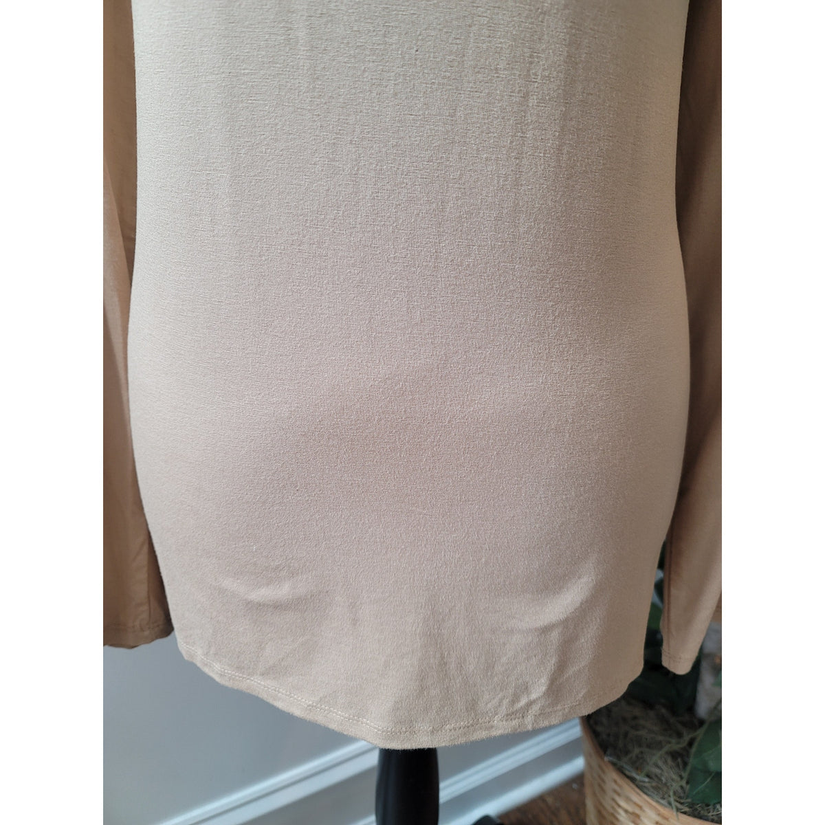 Chico's Top Women's Size 2/L Beige Long Sleeve Stretch Crew Neck Knit Blouse