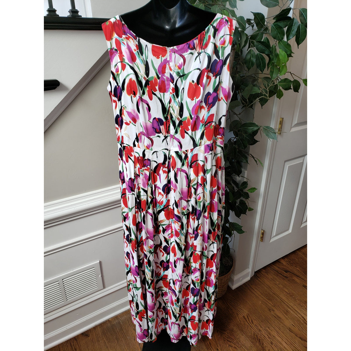 VS Valdenize Soares Long Maxi Dress Women's XL White Floral V-Neck Sleeveless