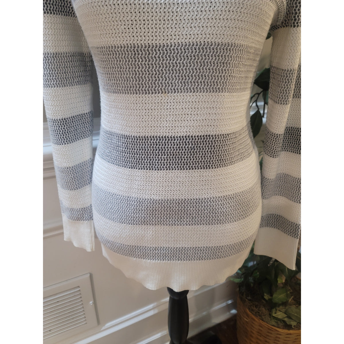 Market & Spruce Pullover Sweater Women's Small White/Gray Striped Boat Neck