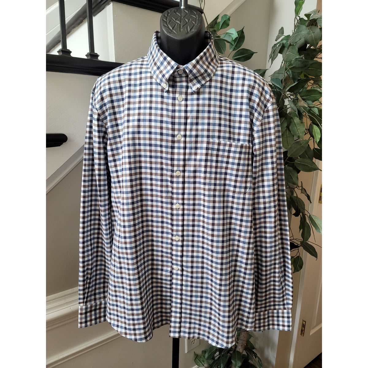 Joseph A. Bank Button Down Shirt Men's Size XL Blue White Cotton Blend Collared