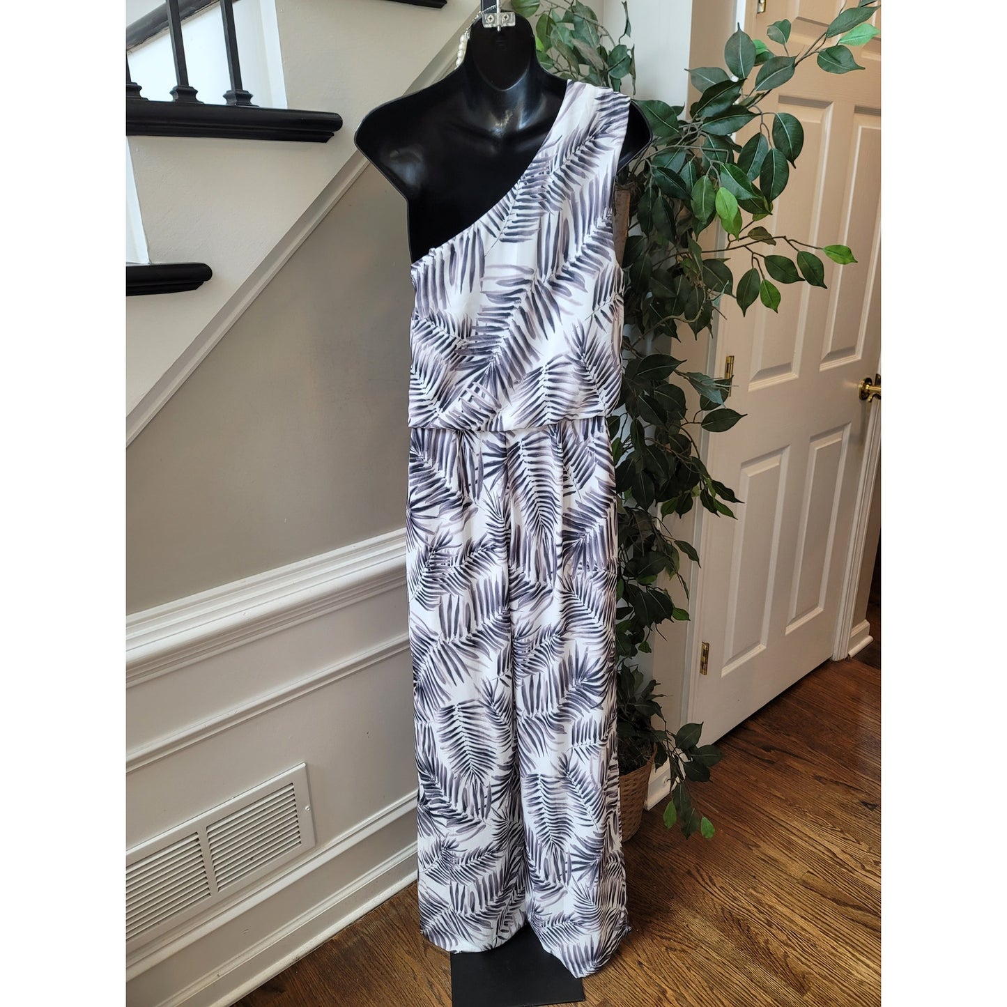 Sam Edelman One Shoulder Romper Women Size 4 White Black Leaf Print Elegant