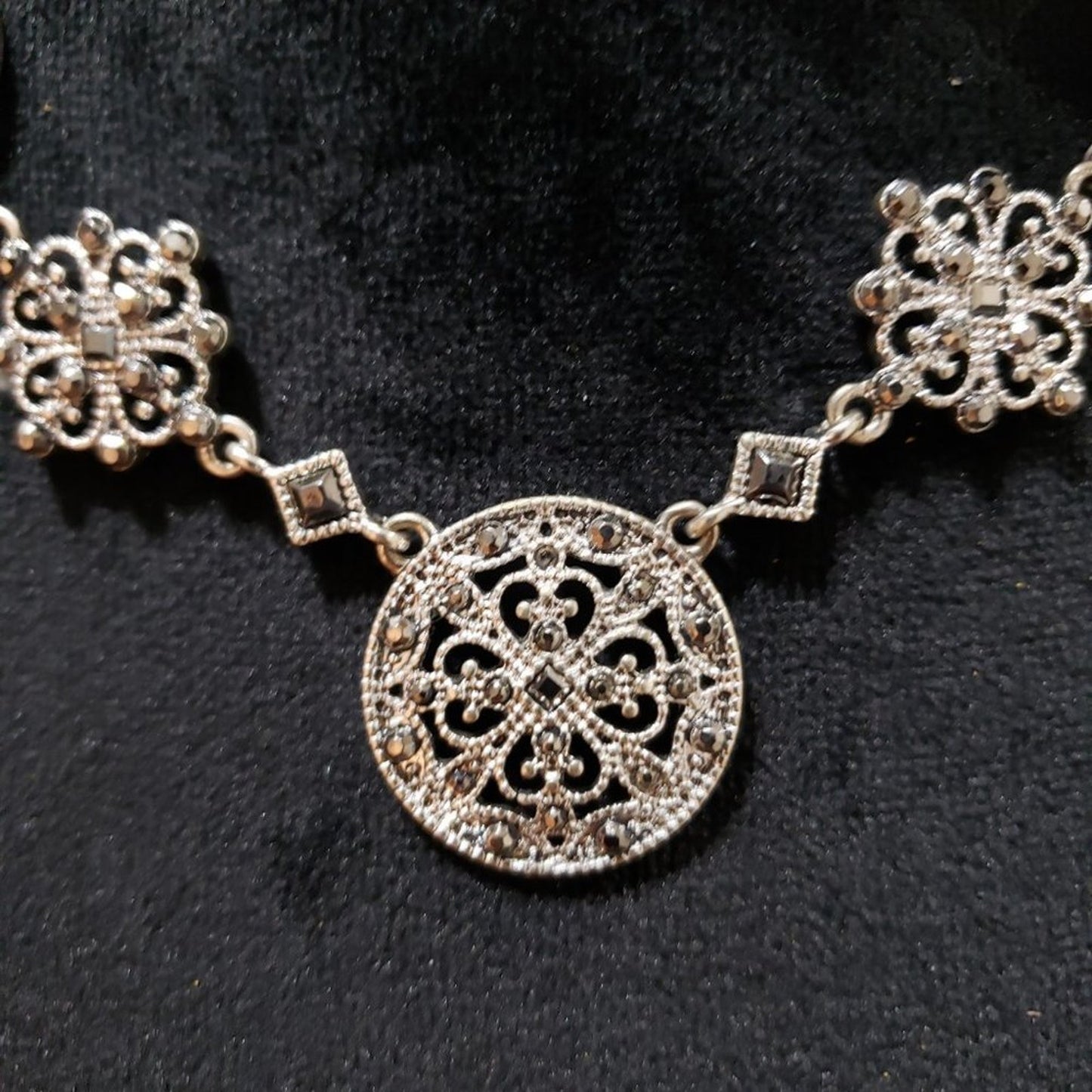 Womens Fashion Silver Coin Pendant Decorative Collar Necklace with Lobster Clasp