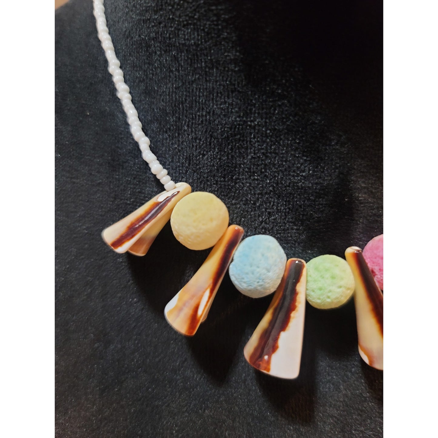 Women's Beaded Necklace With Shell Pendants And Multicolor Beads Magnetic Lock