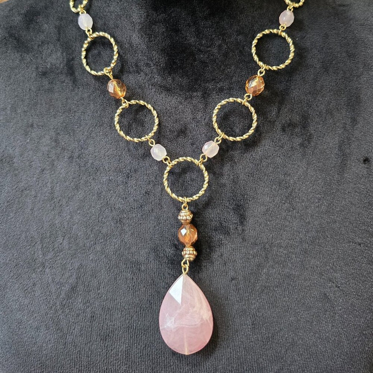Womens Gold Tone Pink & Topaz Beads Twisted Rope Circles Linked Necklace Jewelry