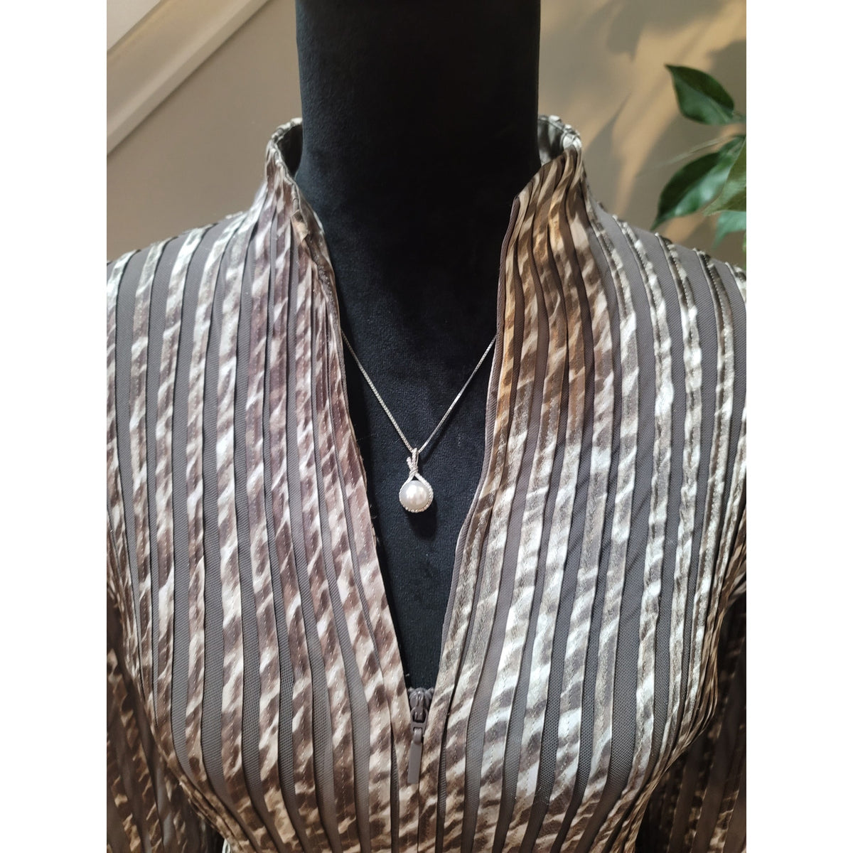 Chico's Jacket Womens SZ 3 Silver/Brown Striped Pleated Front Zipper long Sleeve