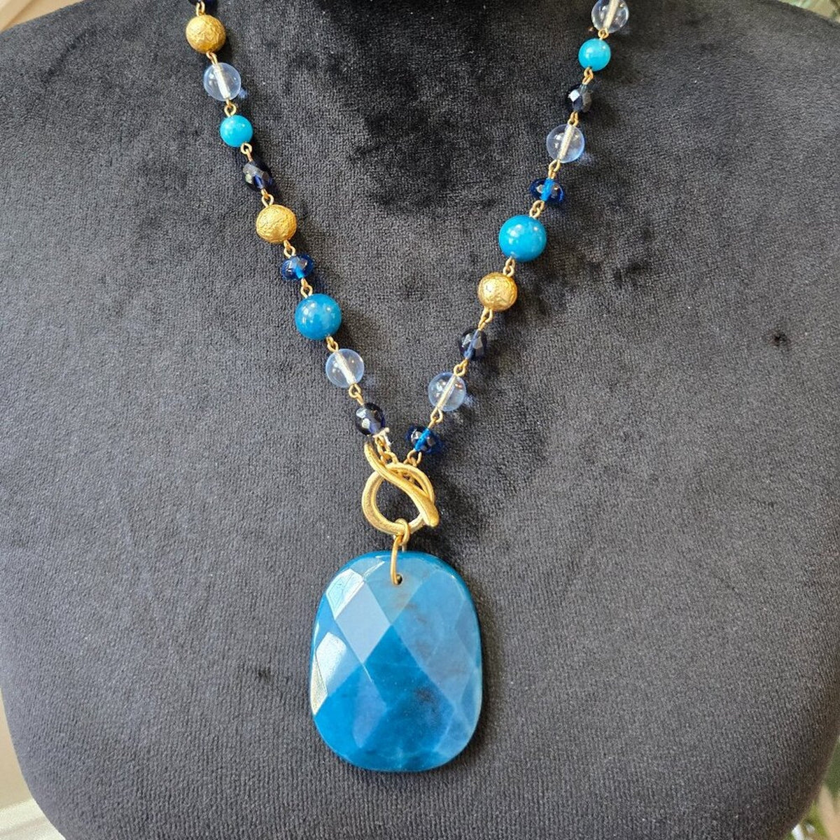 Womens Fashion Caribbean Aqua Turquoise Pendant Necklace with Lobster Clasp