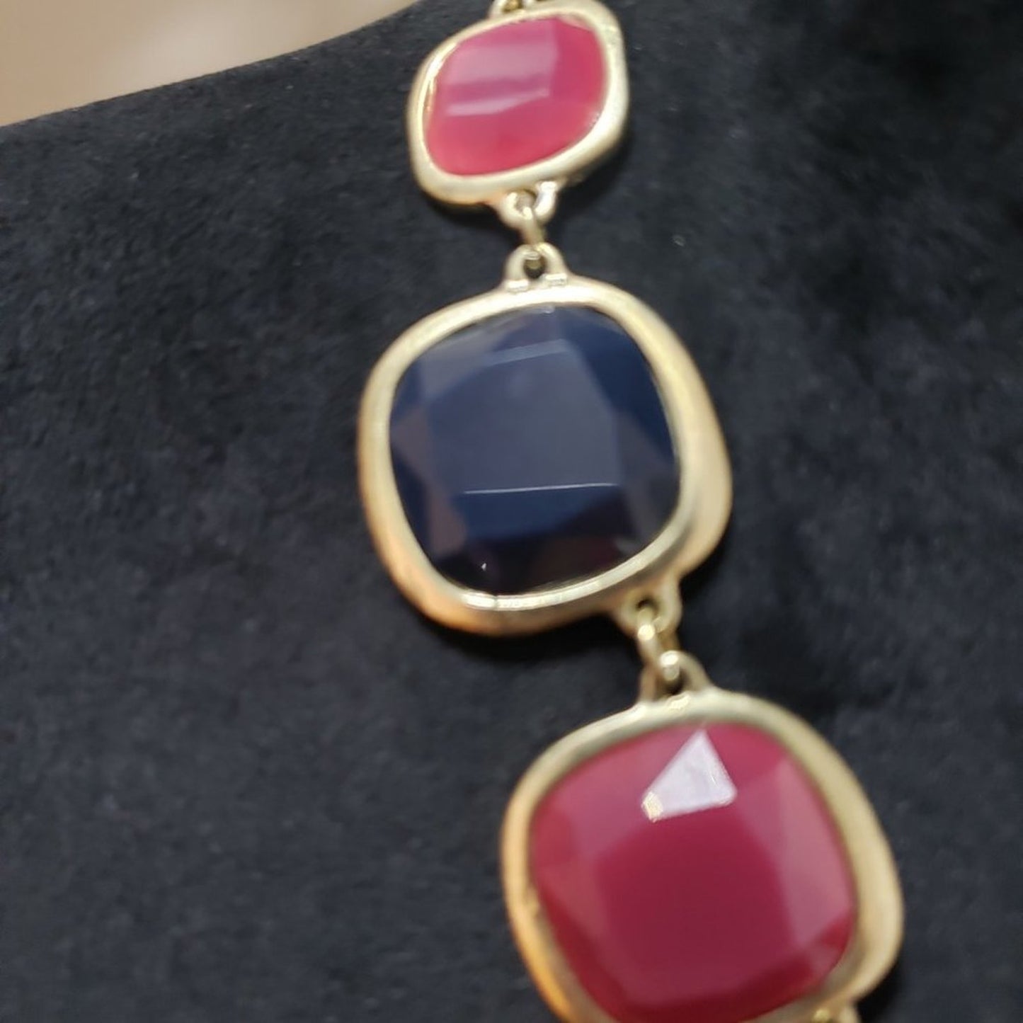Womens Fashion Red Black Lucite Acrylic Stone Statement Necklace Lobster Clasp
