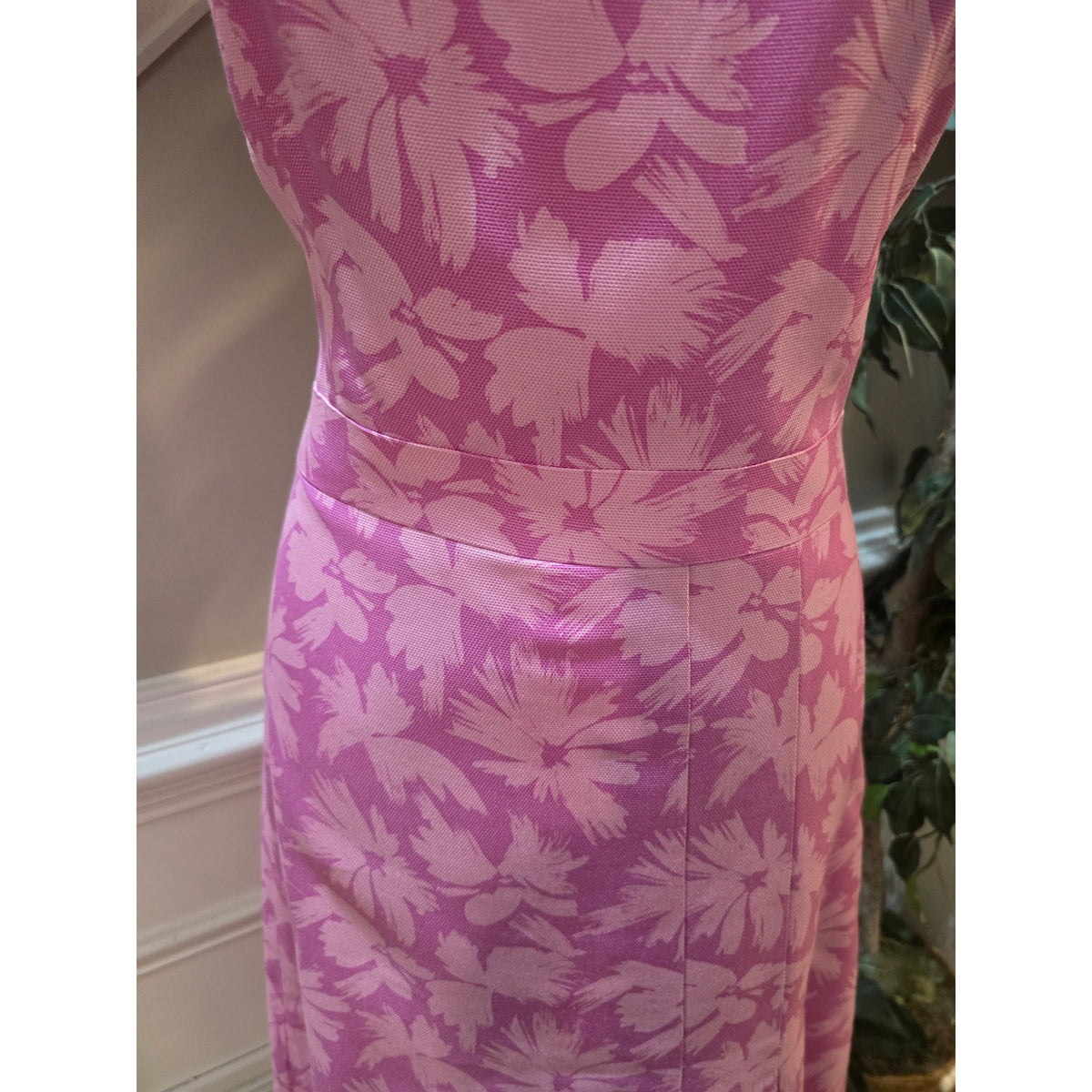 Ann Taylor Sheath Dress Womens SZ 8 Pink Floral Pleat Knee Scoop Neck Sleeveless