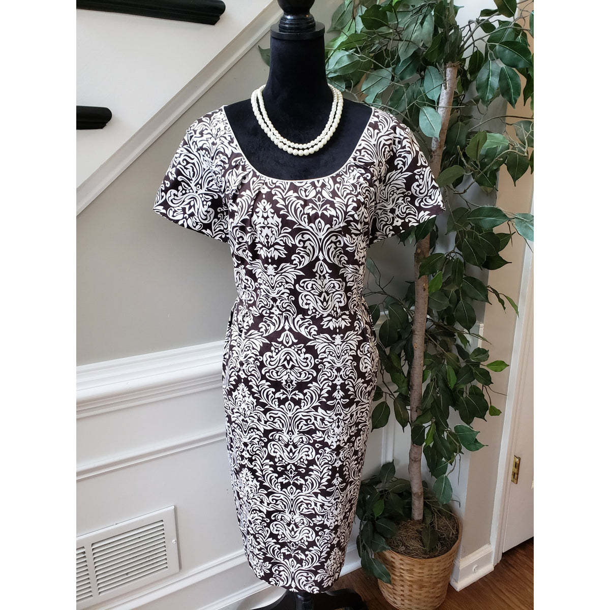 Cato Sheath Dress Womens 18W White Floral Pleated Knee Length Pockets Cap Sleeve