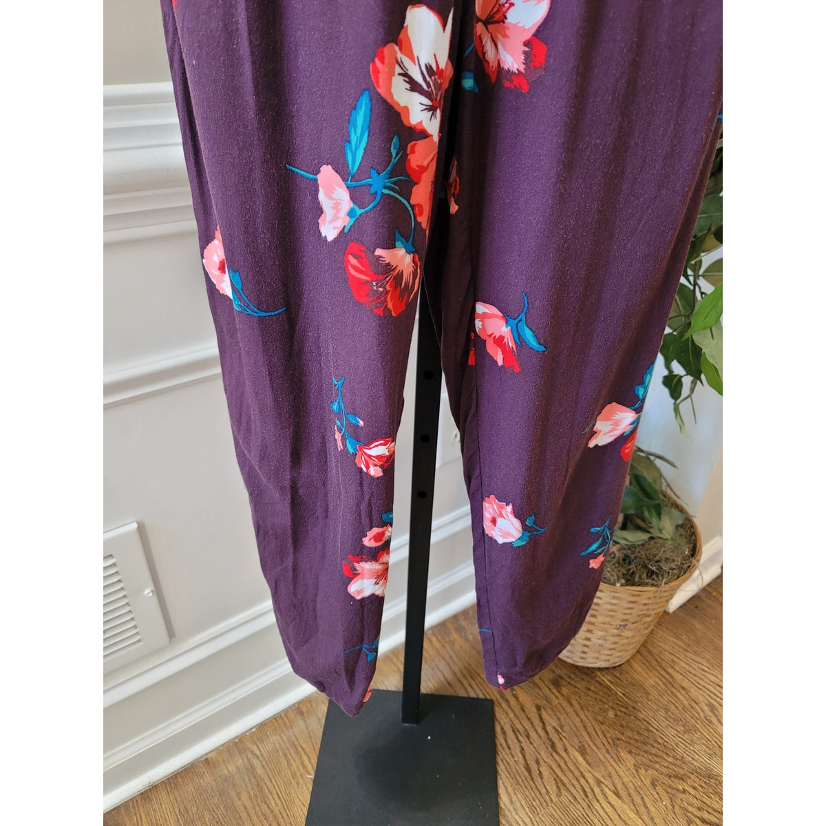 Old Navy Floral Wrap Jumpsuit Women's Size Small Burgundy Short Sleeves V Neck