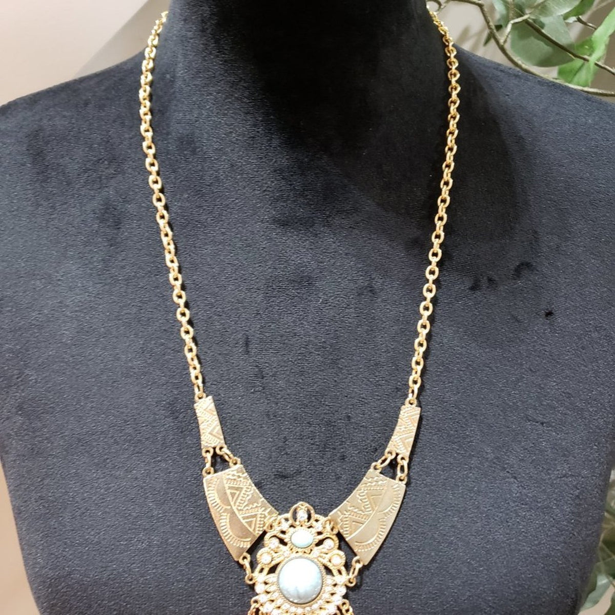 Womens Fashion Choker Semiprecious Stones Pearls Necklace with Lobster Clasp