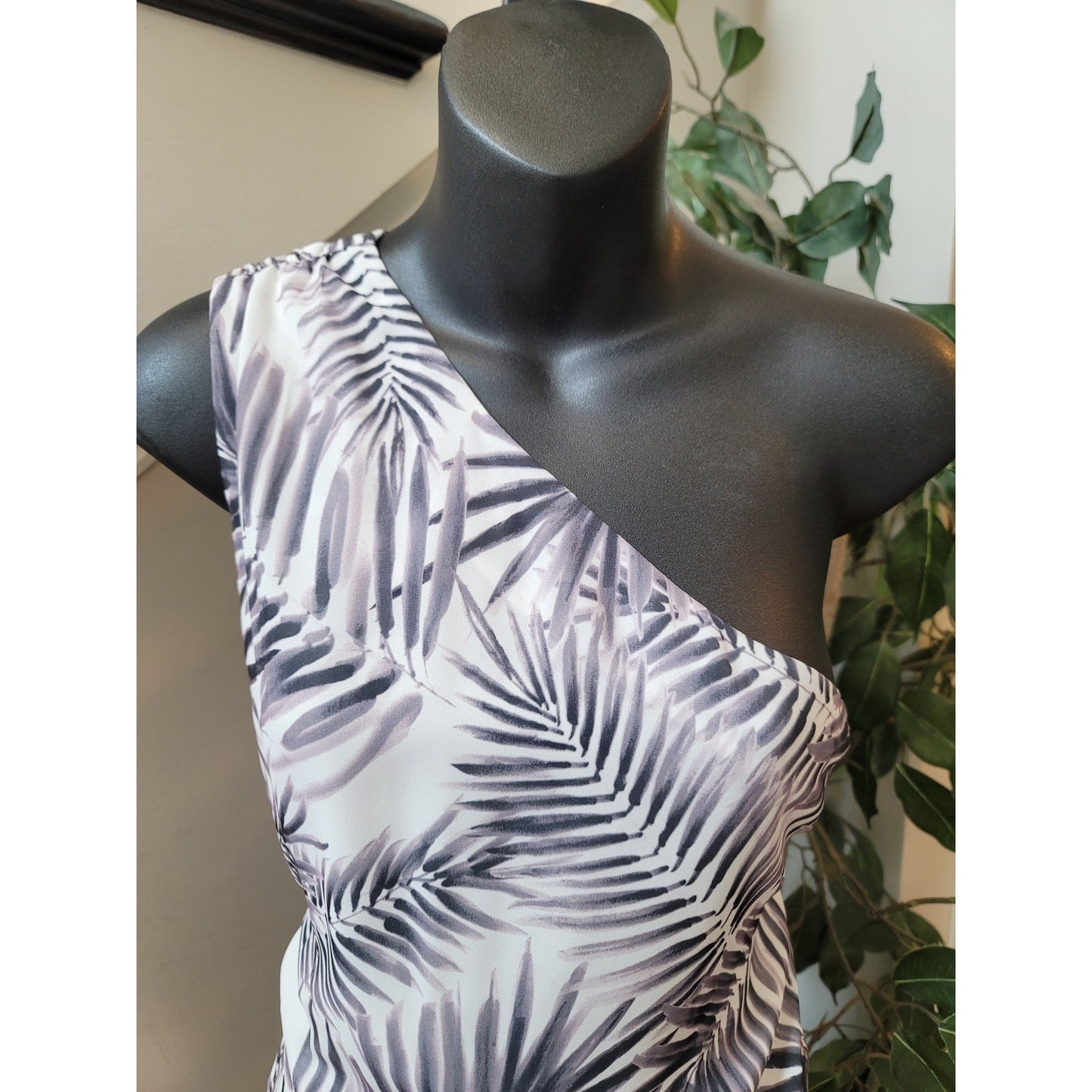 Sam Edelman One Shoulder Romper Women Size 4 White Black Leaf Print Elegant