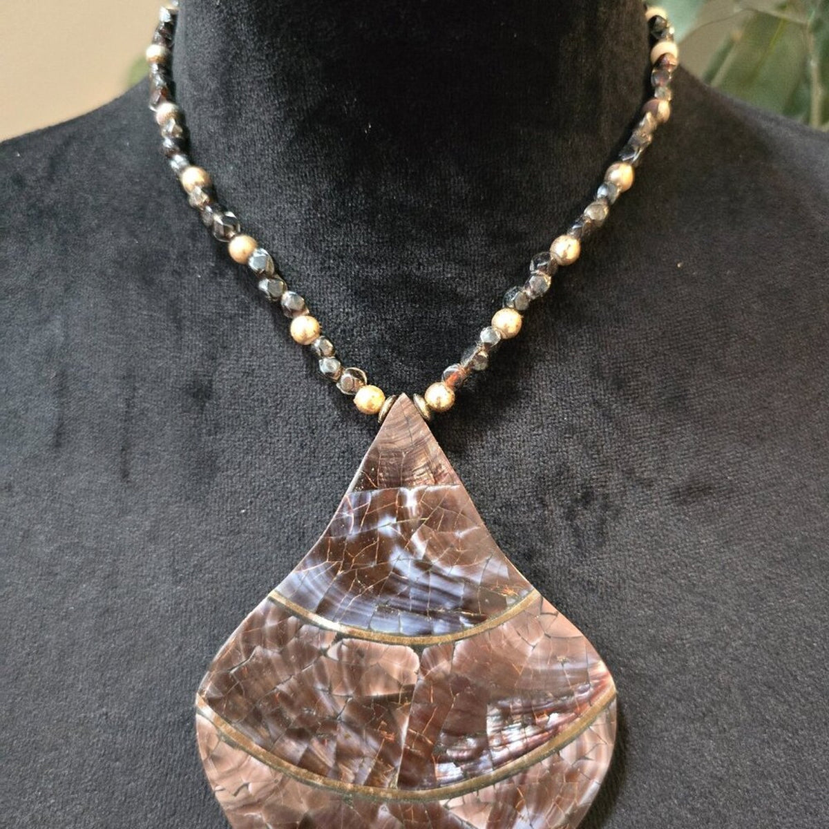 Womens Fashion Brown Banded Agate Pendant Necklace Jewelry with Lobster Clasp