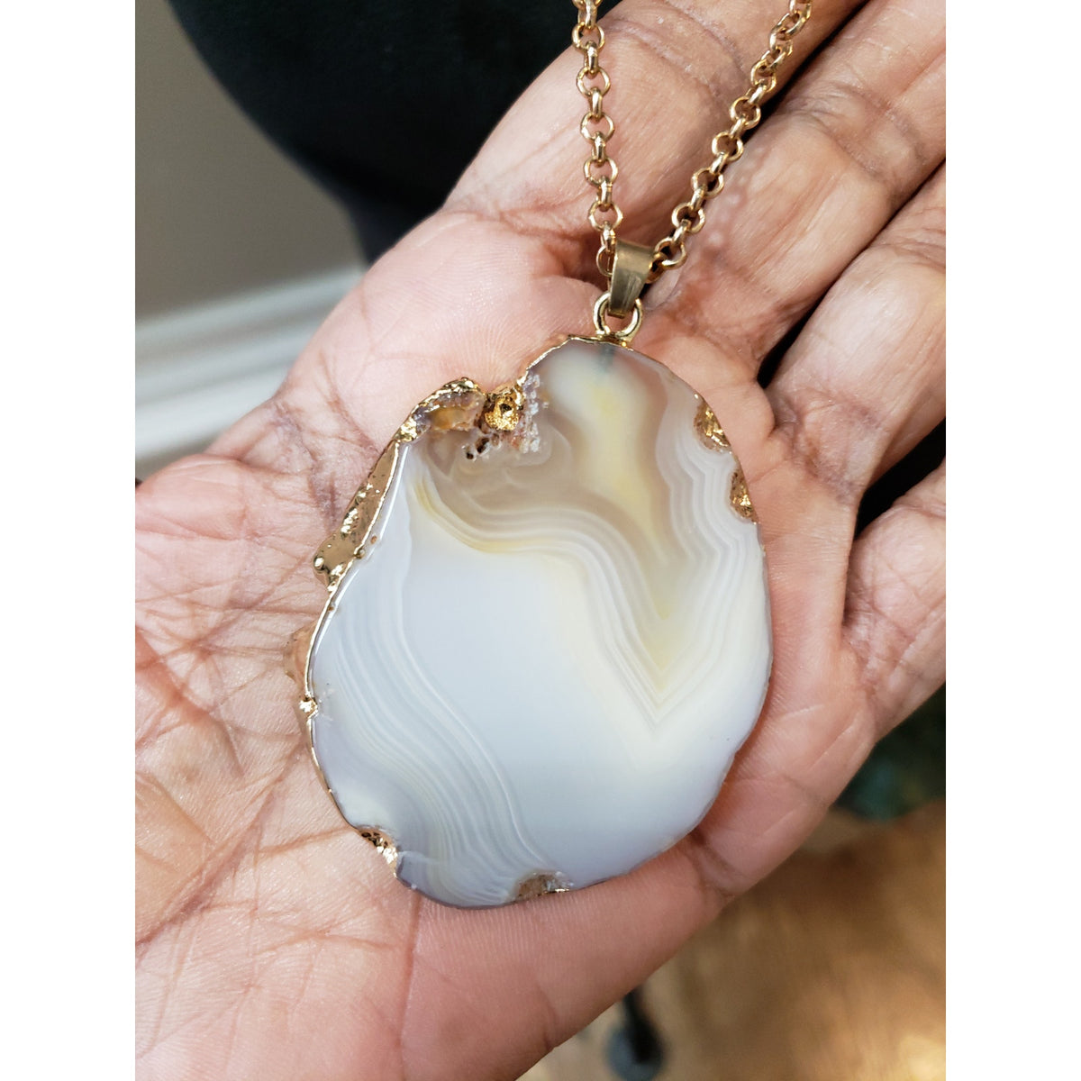 Women's Gold Chain Necklace with Natural Agate Geode Pendant Statement Jewelry