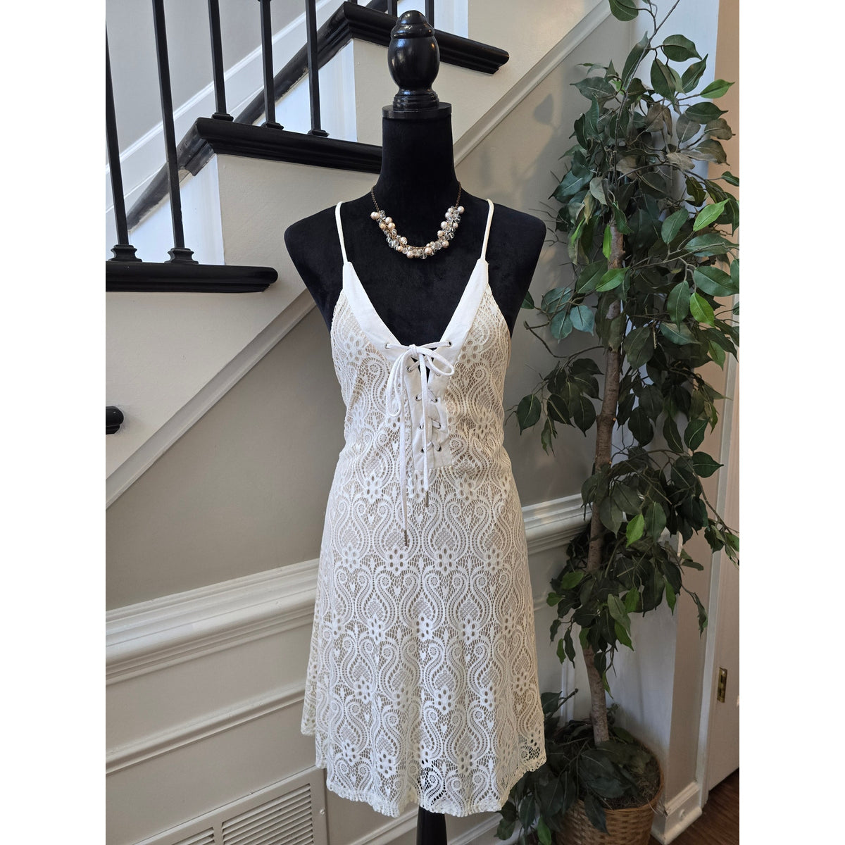 Love J A-Line Mini Dress Women's Large White Crochet Lace Grommet Tie Lined