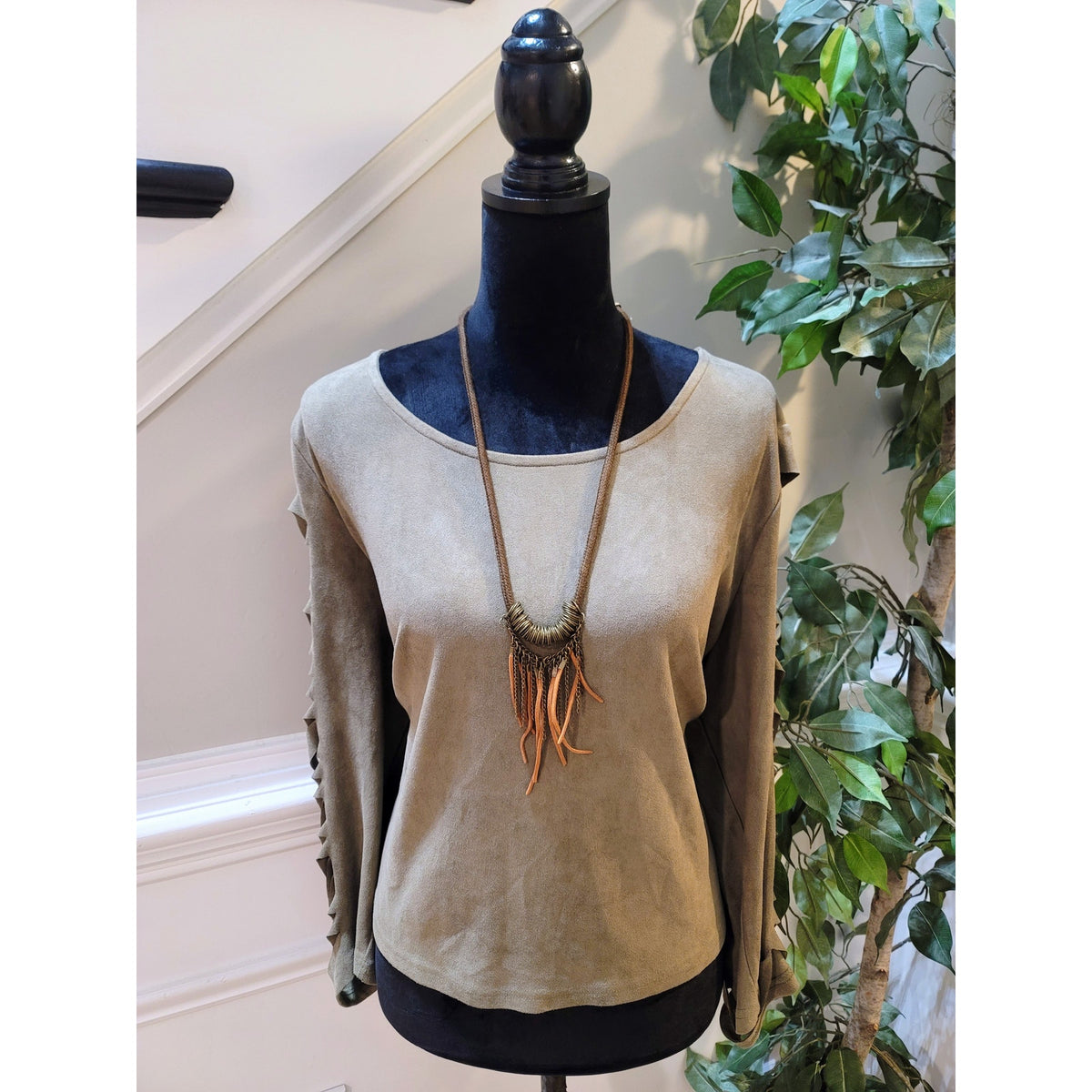 Fashion to Figure Blouse Women's 2X Olive Green Suede Scoop Cut-Out Full Sleeve