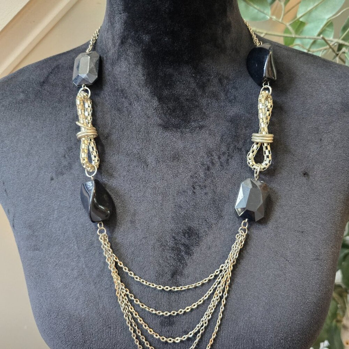 Womens Fashion Black Gemstone Silver Tone Chain Necklace with Lobster Clasp