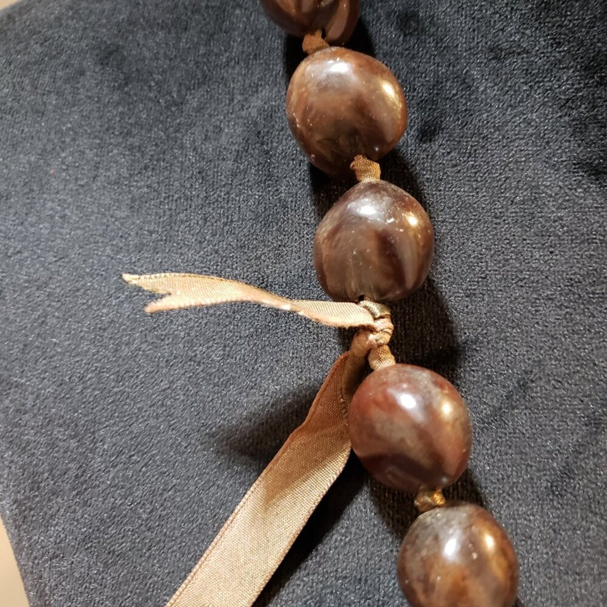 Women Fashion Brown Lumbang Kukui Nut Seed Collar Necklace with Lei Ribbon Clasp