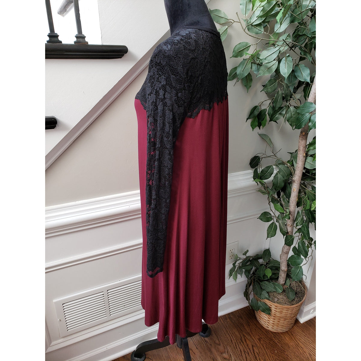 Karen Kane Sheath Dress Womens L Burgundy Black Lace Sleeve Round Neck Pullover