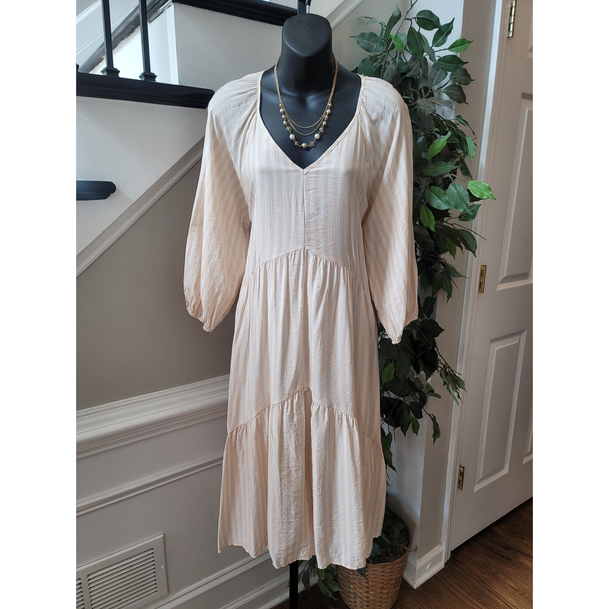 Moon River Striped Dress Women's Size Medium Pink White Balloon Sleeves
