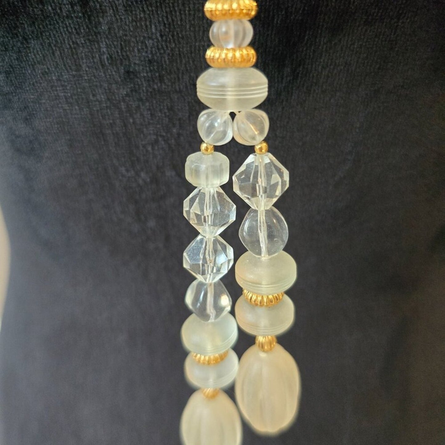 Vintage Womens Acrylic Frosted Clear Lucite Lariat Style Necklace with Lobster