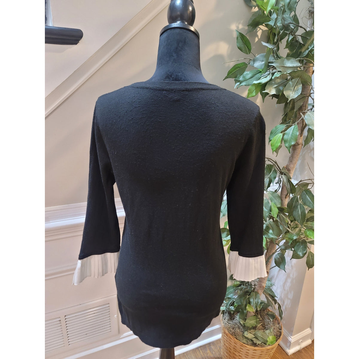 Vida Milani Pullover Sweater Women's Medium Black/White Pleated Cuff Side Slit