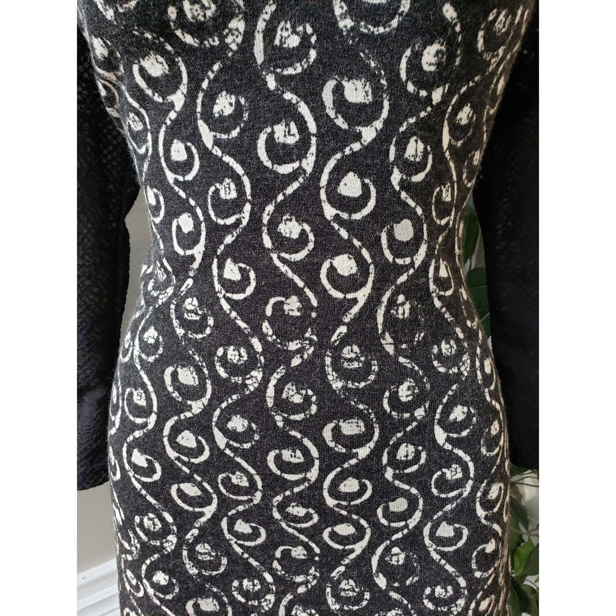 Aryeh Knee Length Dress Womens Small Black White Geometric Keyhole Round Neck