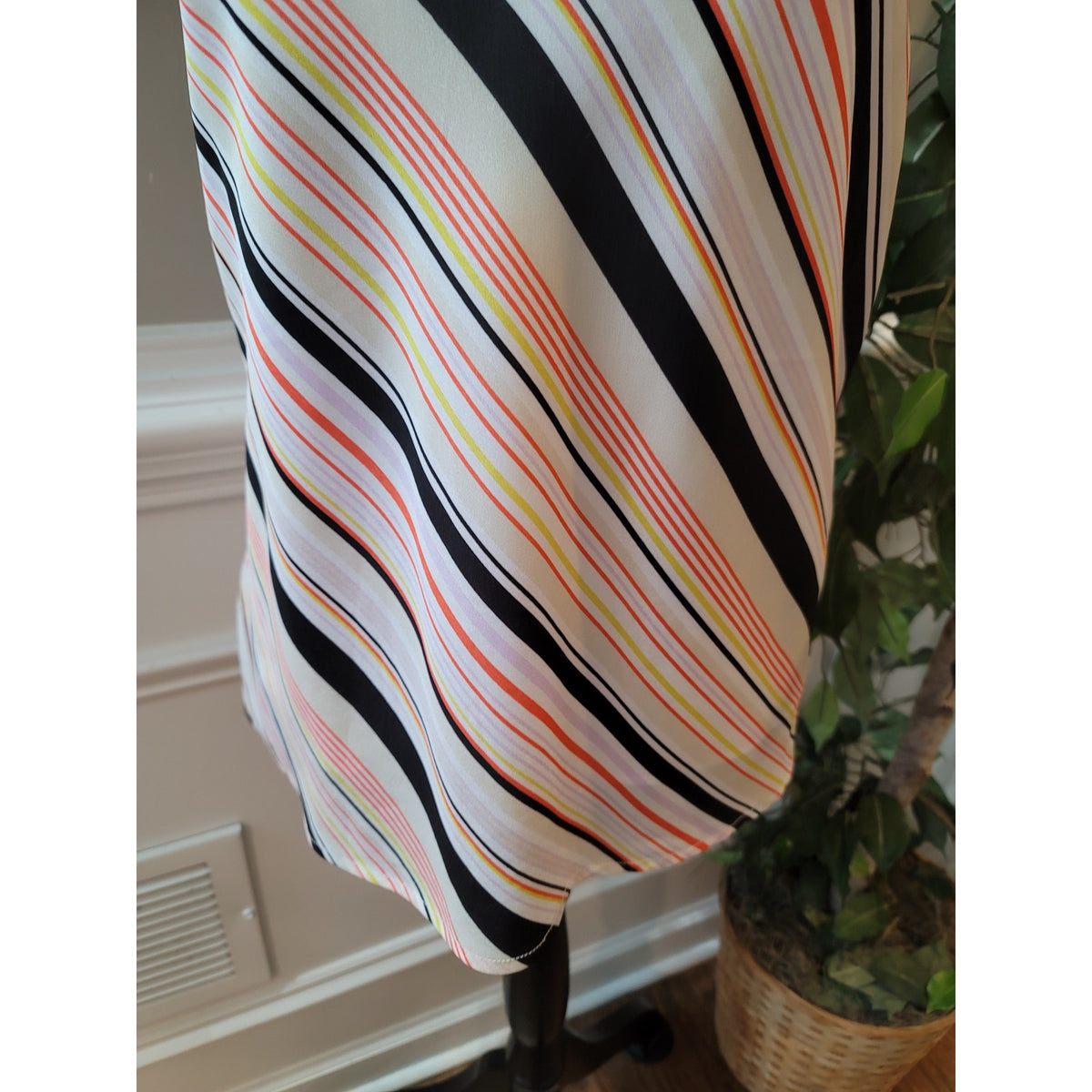 The Limited Tank Top Women's Medium Multicolor Striped V-Neck Spaghetti Straps